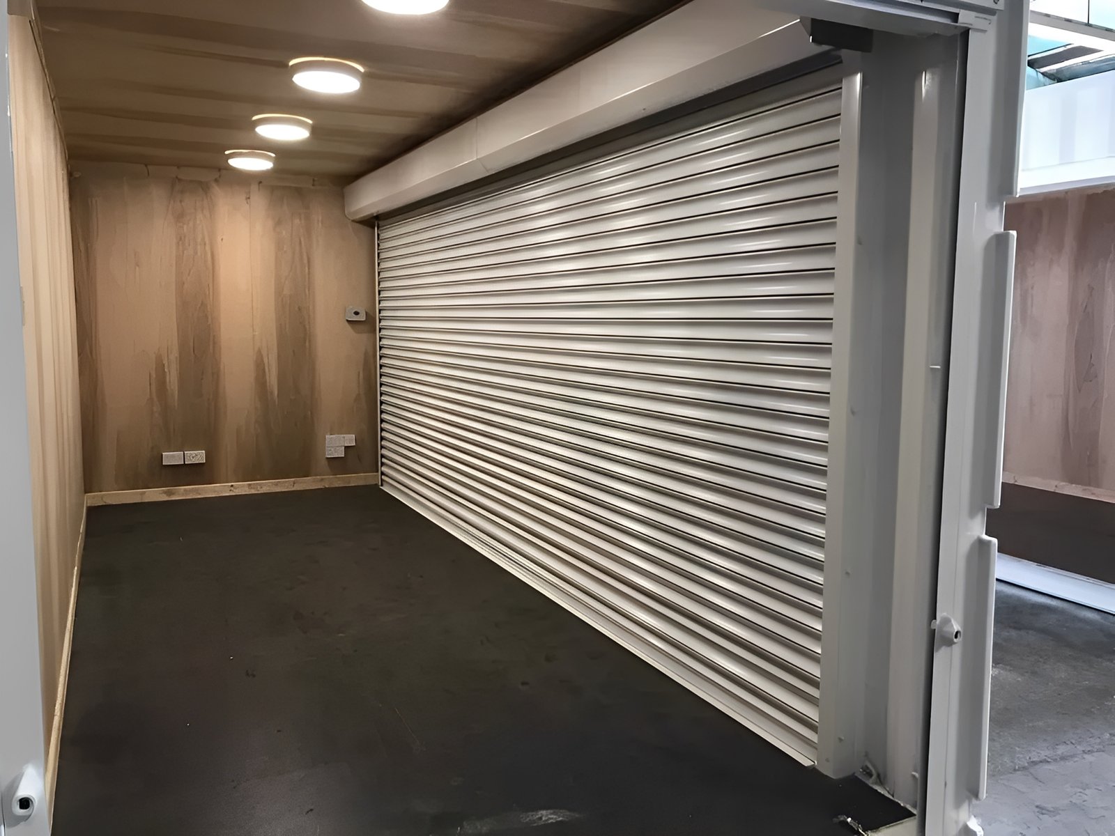 20ft x 8ft Roller Shutter Shipping Containers - Image 4