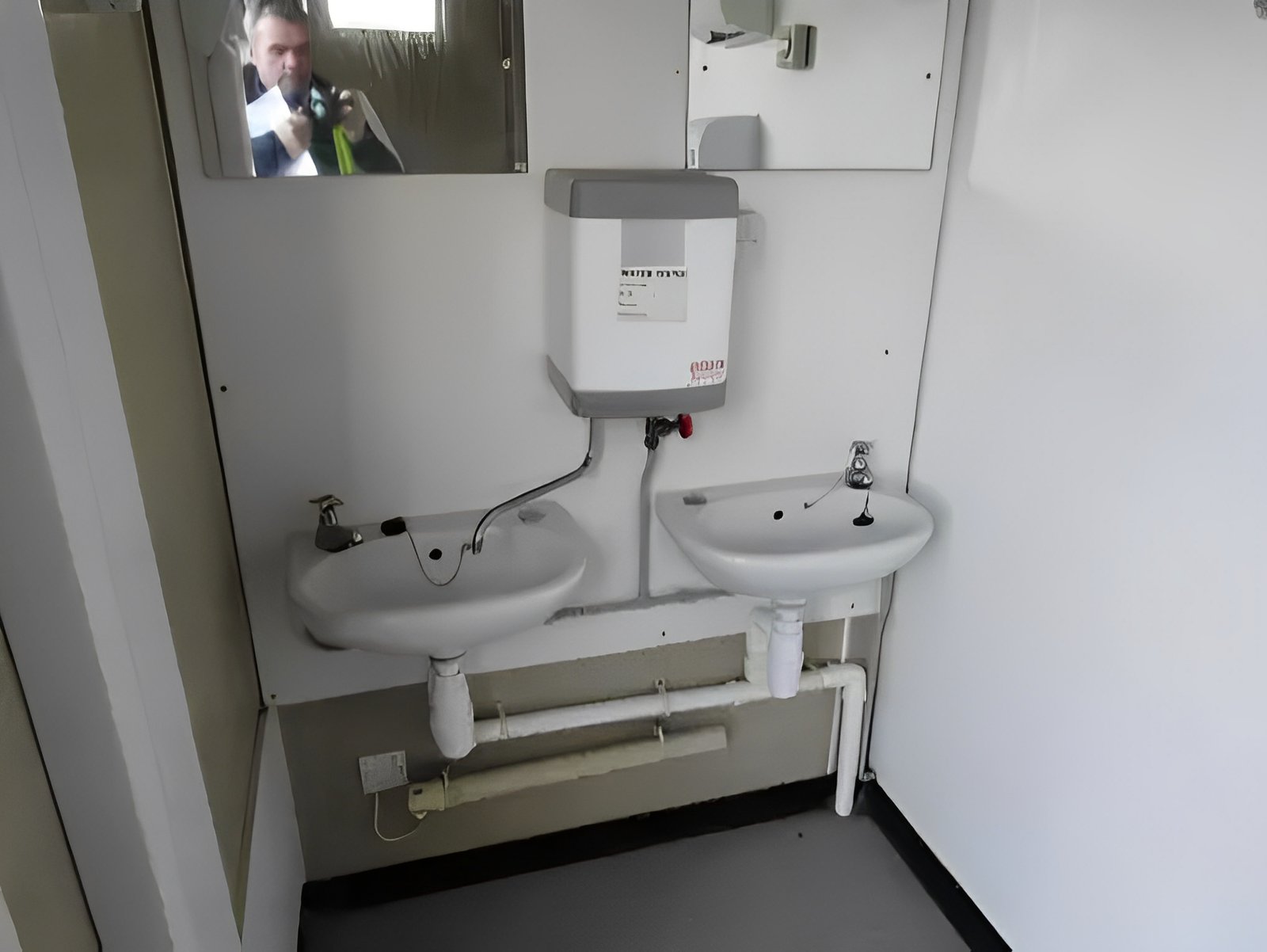 12ft x 9ft 2+1 Portable Toilet Block - Image 4