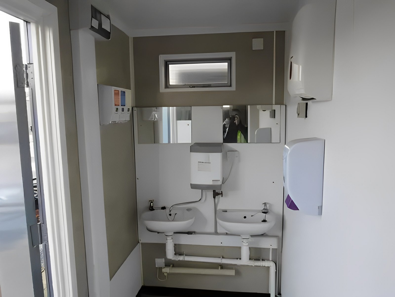 12ft x 9ft 2+1 Portable Toilet Block - Image 8